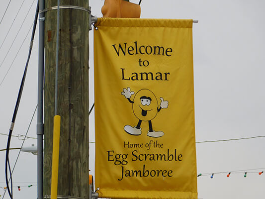 Lamar Egg Scramble Committee Yard Contest